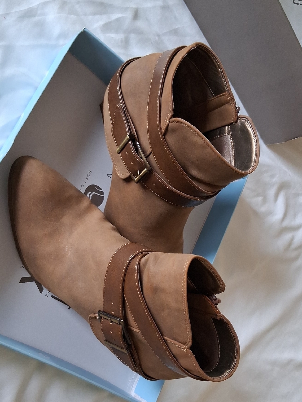 Life Stride Women’s Tan Ankle Boots with Buckle Strap